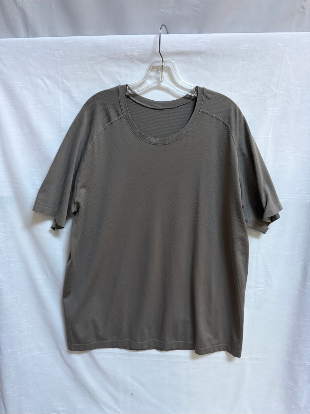 Lululemon Metal Vent Tech Short Sleeve
Size: XXL